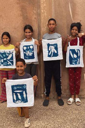 kids showing drawings